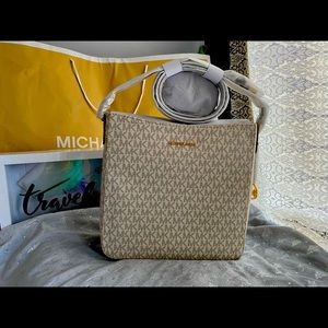 NEW Jet set travel Vanila